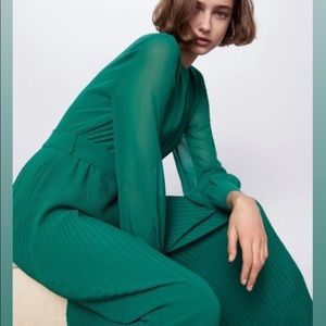 Zara emerald green long sleeve one prices jumpsuit